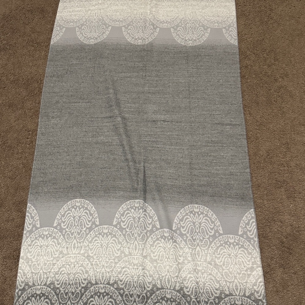 Stunning Italian Wrap/Shawl Scarf-Like New-Gray Ombre Print-Twisted Fringe-Soft - Picture 11 of 16